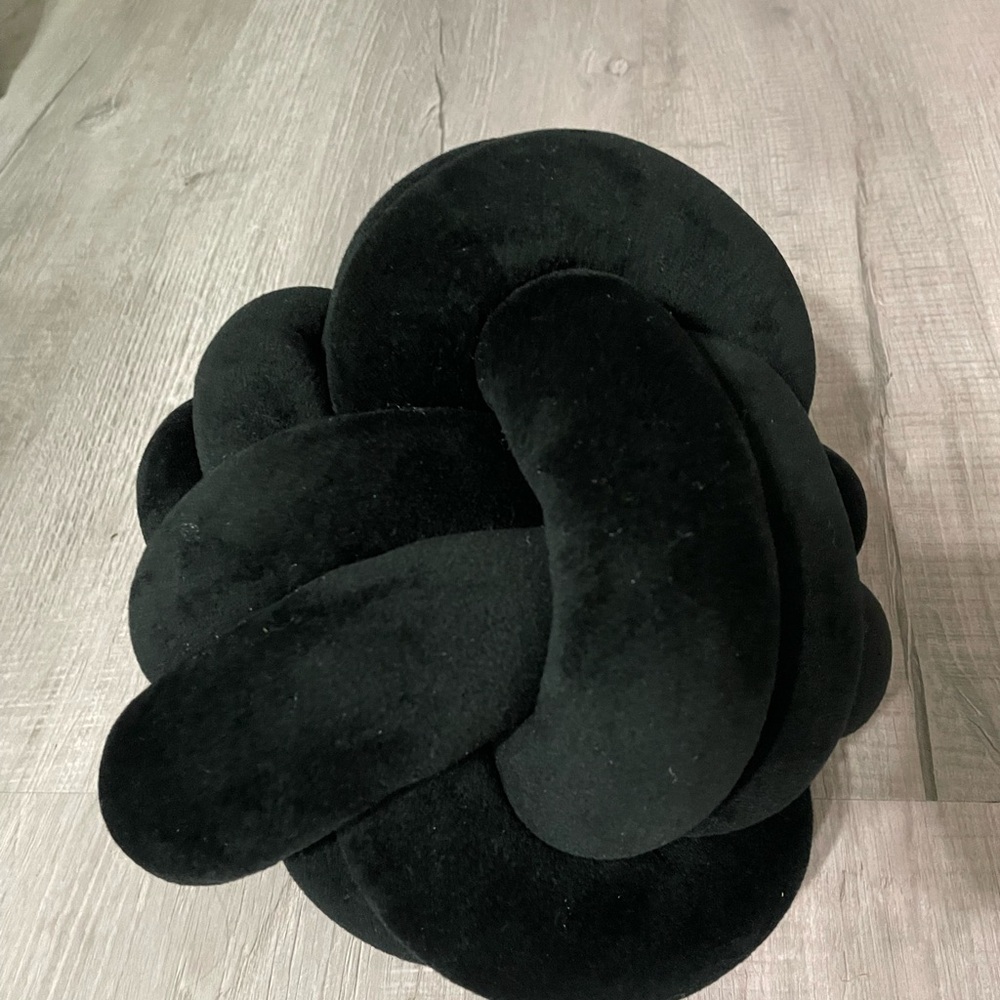 Decor tangle pillow black